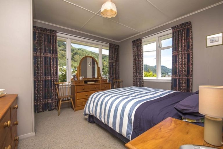 Photo of property in 169 Waikawa Road, Picton, 7220