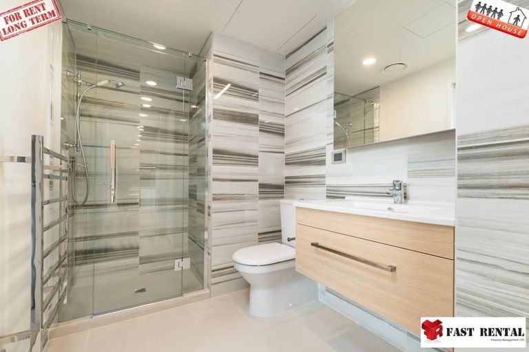 Photo of property in 18 Sumich Place, West Harbour, Auckland, 0618