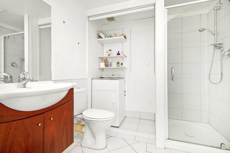 Photo of property in 2/275 Karaka Bay Road, Karaka Bays, Wellington, 6022