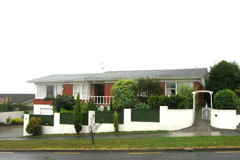 Photo of property in 5 Chelsea View Drive, Chatswood, Auckland, 0626