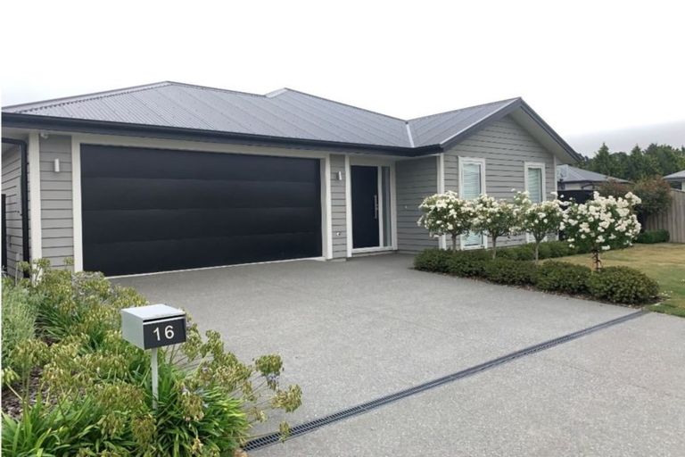 Photo of property in 16 Loxley Place, Lincoln, 7608