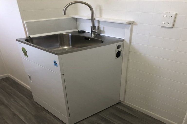 Photo of property in 1/68 Titirangi Road, New Lynn, Auckland, 0600