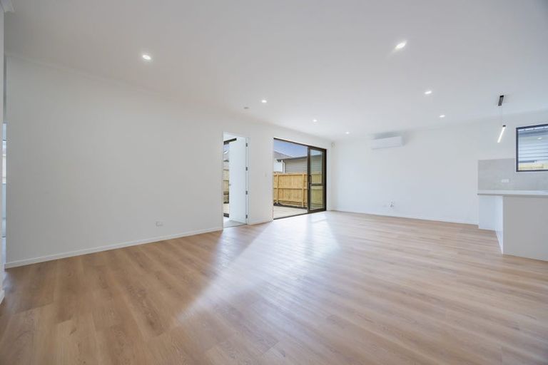 Photo of property in 17 Cara Avenue, Kumeu, 0810