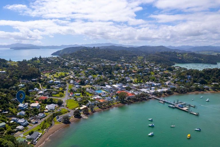 Photo of property in 27 Wellington Street, Russell, 0202