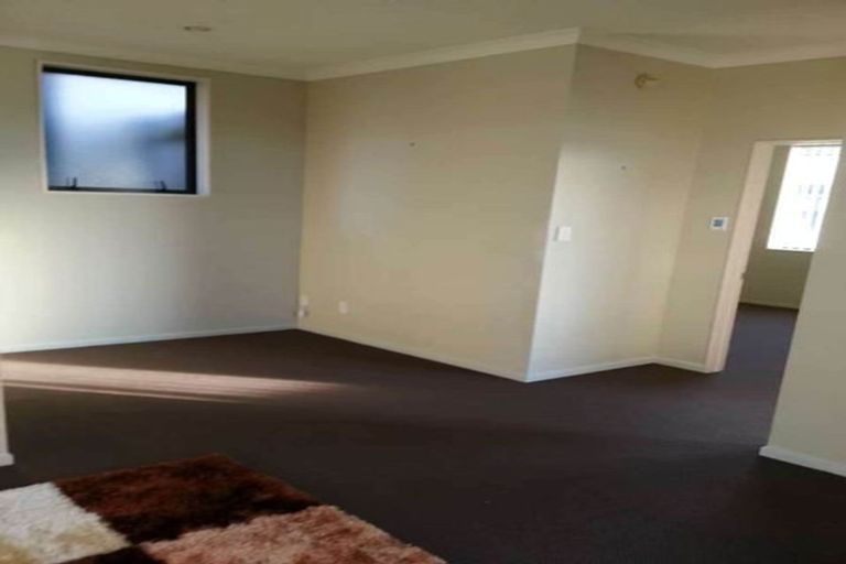 Photo of property in 2 Ballyward Close, East Tamaki, Auckland, 2013
