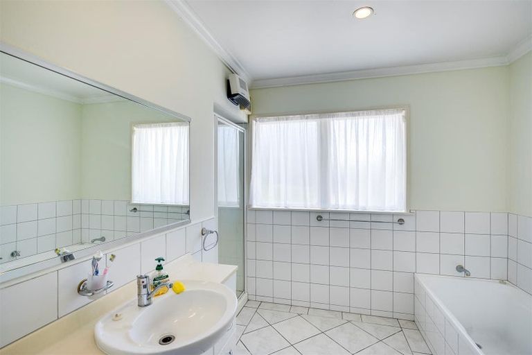 Photo of property in 906 Sylvan Road, Mayfair, Hastings, 4122