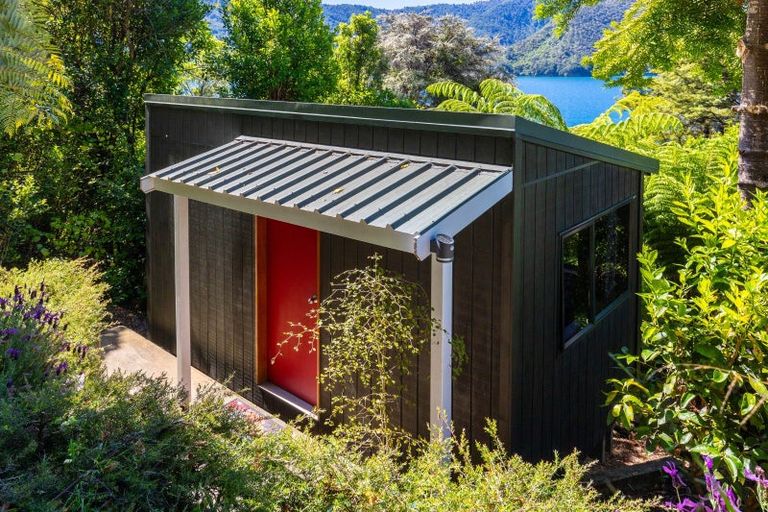 Photo of property in 2069 Queen Charlotte Drive, Ngakuta Bay, Picton, 7281