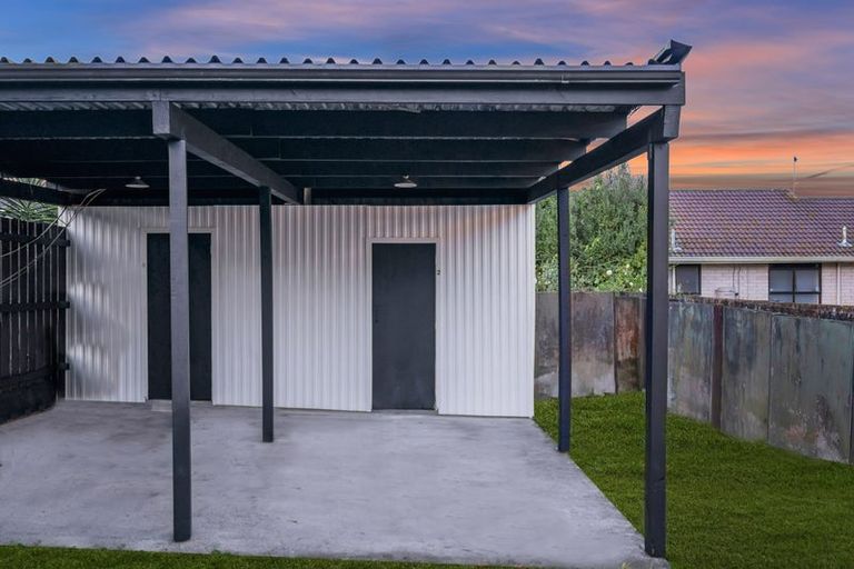 Photo of property in 2/4173a Great North Road, Glen Eden, Auckland, 0602