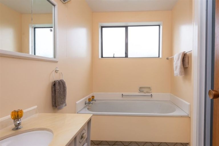 Photo of property in 14 O'halloran Drive, Halswell, Christchurch, 8025