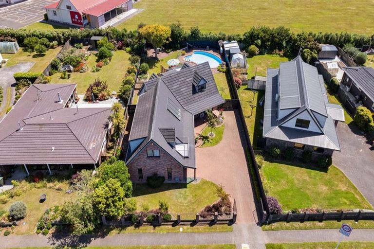 Photo of property in 9 County Drive, Hawera, 4610