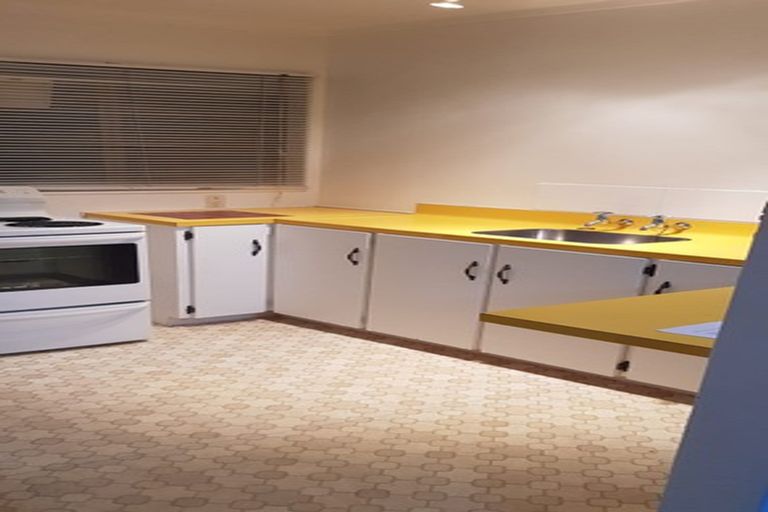 Photo of property in 2/39 Kinloch Place, Papakowhai, Porirua, 5024