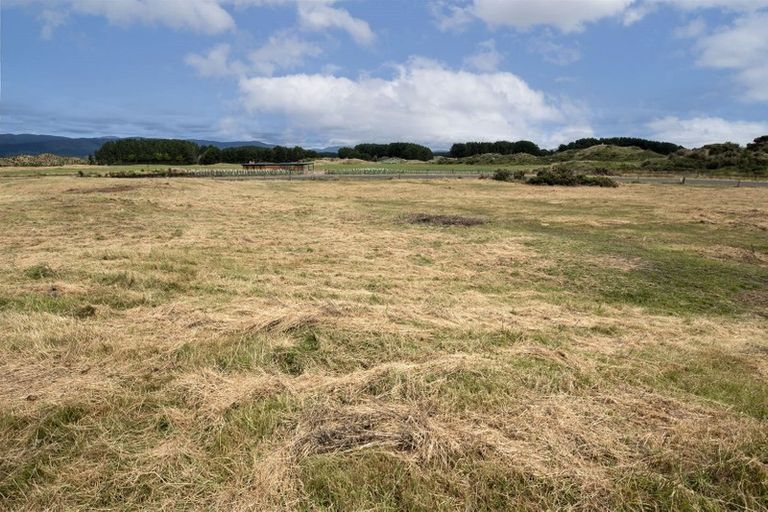 Photo of property in 92 Strathnaver Drive, Waikawa Beach, Manakau, 5573