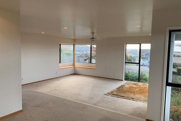 Photo of property in 10 Dorrington Place, Eastern Beach, Auckland, 2012