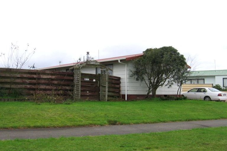 Photo of property in 102 Hillcrest Drive, Kelvin Grove, Palmerston North, 4414