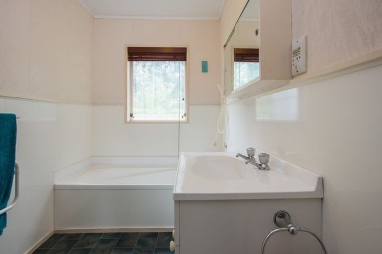Photo of property in 100 Manganese Point Road, Tamaterau, Whangarei, 0174