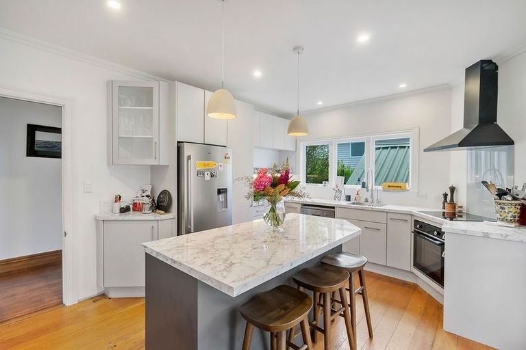 Photo of property in 28 Rangatira Road, Birkenhead, Auckland, 0626