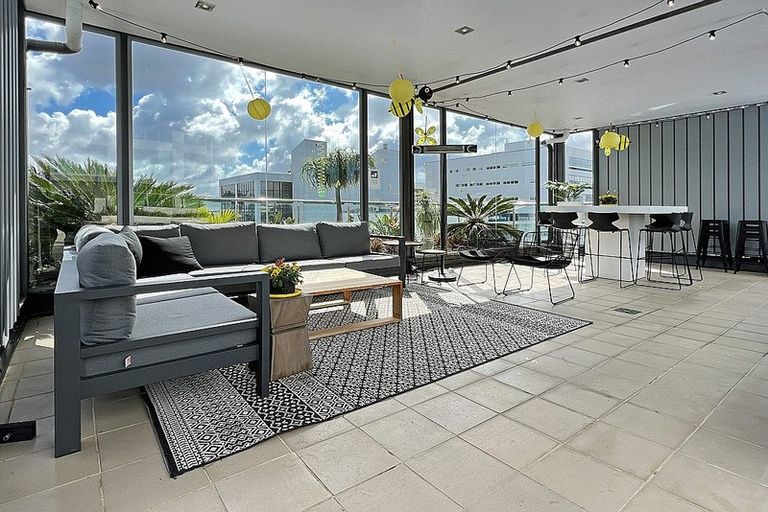 Photo of property in Sentinel Apartments, 2403/3 Northcroft Street, Takapuna, Auckland, 0622