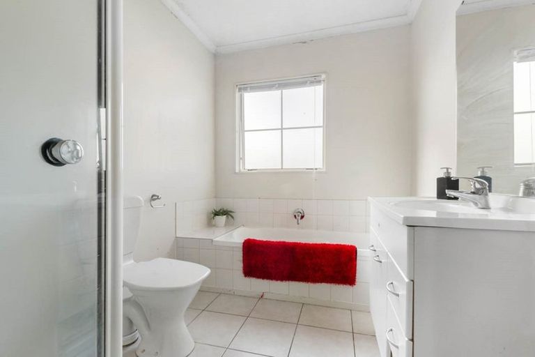 Photo of property in 9 Charta Place, Sunnyvale, Auckland, 0612