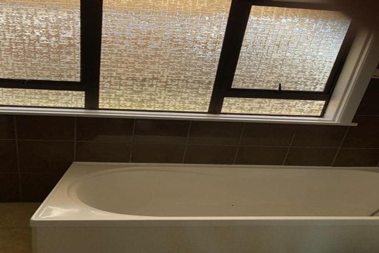 Photo of property in 3 Sunnyside Crescent, Papatoetoe, Auckland, 2025