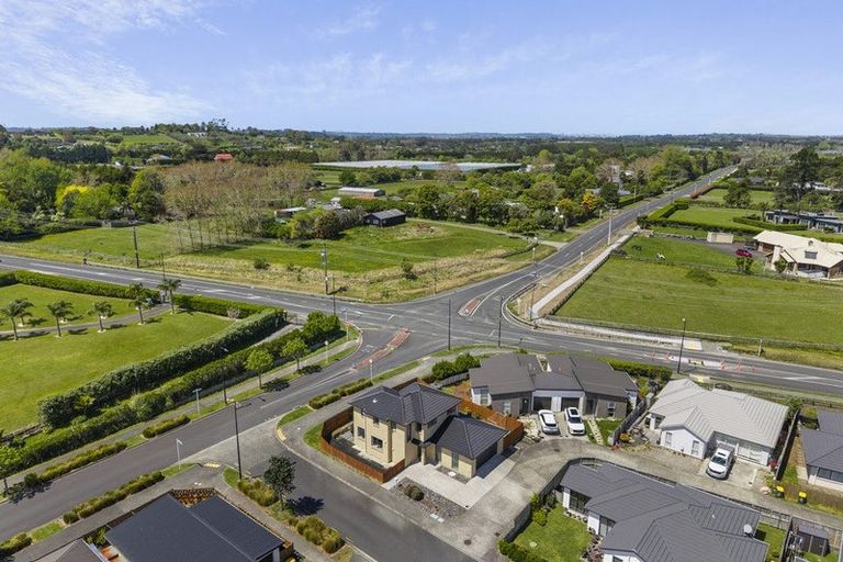 Photo of property in 1 Sauterne Road, Kumeu, 0810