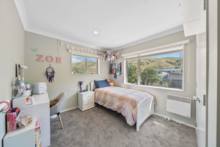 Photo of property in 92 Amesbury Drive, Churton Park, Wellington, 6037