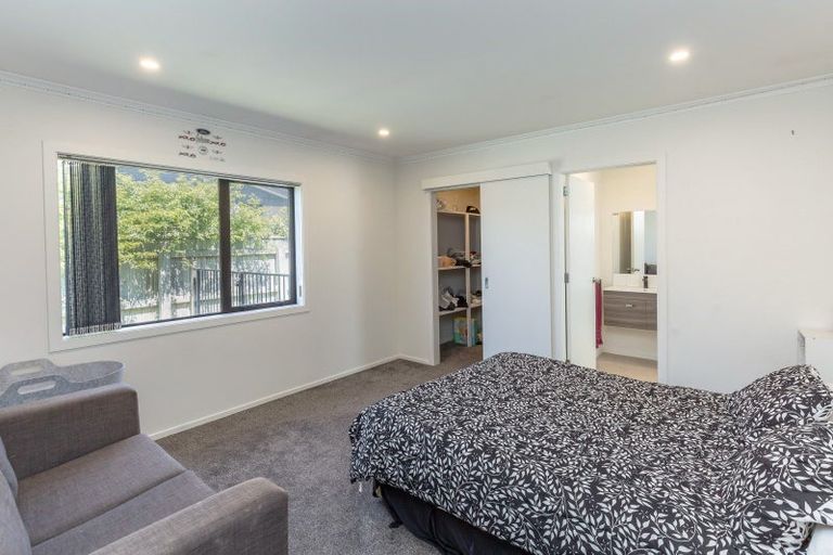 Photo of property in 4 Devon Lane, Carterton, 5713