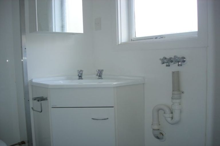 Photo of property in Milford Court Flats, 9/515 Adelaide Road, Berhampore, Wellington, 6023