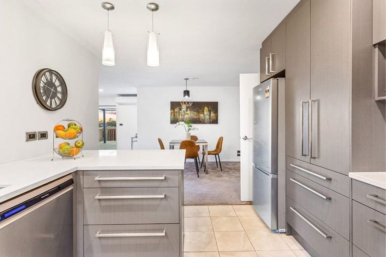 Photo of property in 21 Breenagh Place, Massey, Auckland, 0614