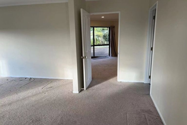 Photo of property in 16 Middlefield Drive, East Tamaki Heights, Auckland, 2016