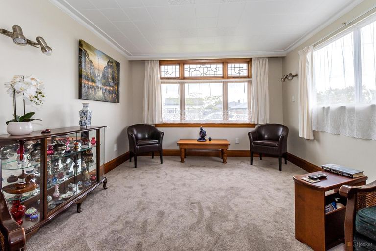 Photo of property in 1 Maude Street, Waimate, 7924