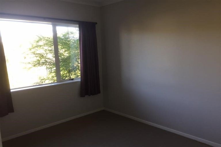 Photo of property in 16 Mckinley Road, Sunnyvale, Auckland, 0612