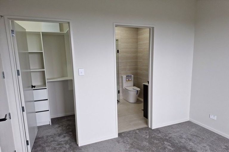 Photo of property in 16a Hobsonville Road, West Harbour, Auckland, 0618