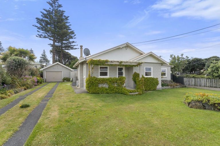 Photo of property in 67 Moana Street, Otaki Beach, Otaki, 5512