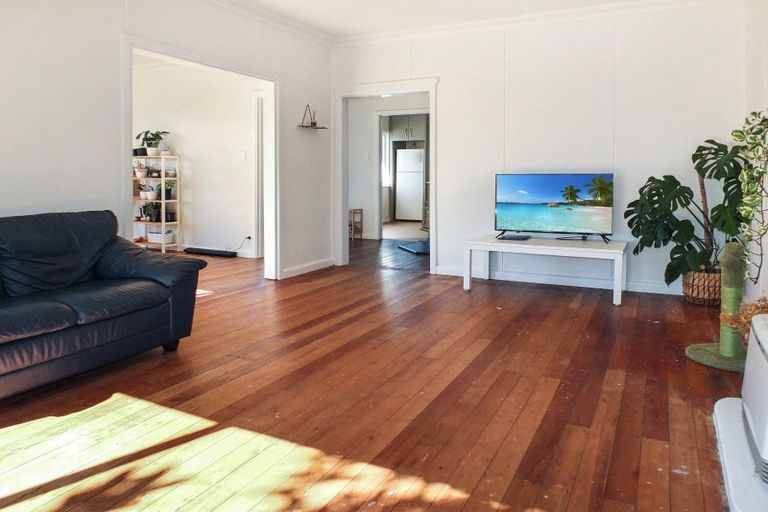 Photo of property in 19 Johnston Street, Foxton, 4814