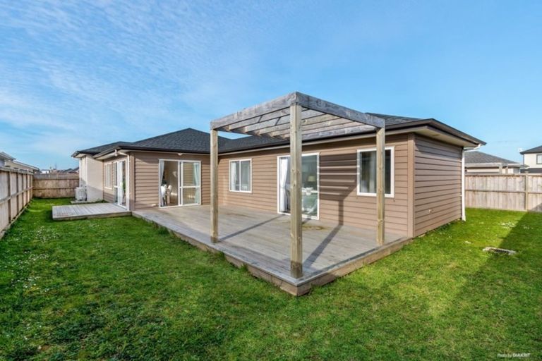 Photo of property in 6 Paso Fino Crescent, Karaka, Papakura, 2113