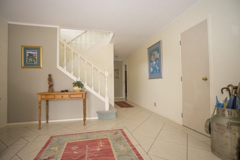 Photo of property in 21 Ravenstone Place, Chatswood, Auckland, 0626