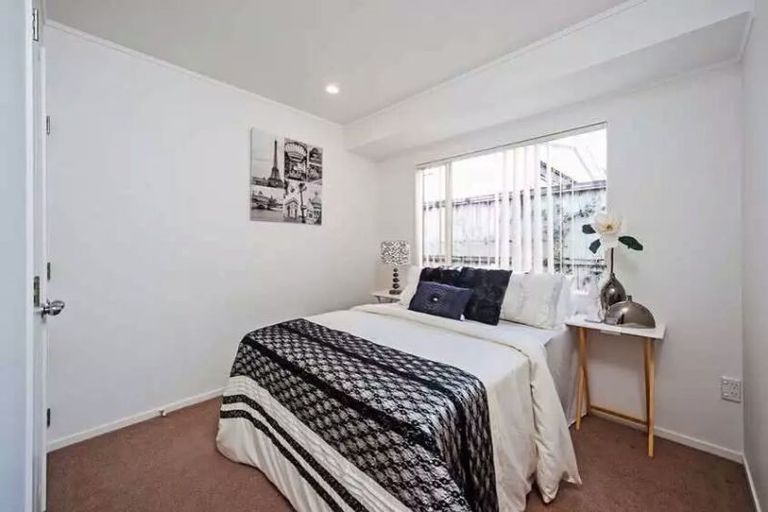 Photo of property in 112 Marina View Drive, West Harbour, Auckland, 0618