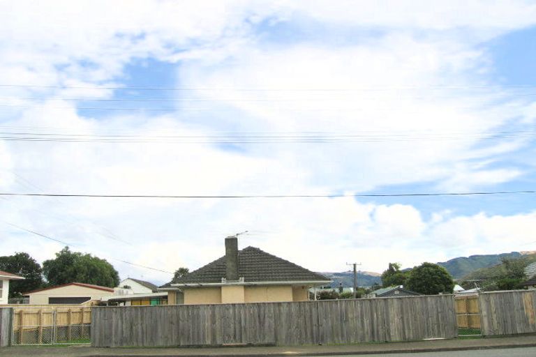 Photo of property in 43 Totara Park Road, Clouston Park, Upper Hutt, 5018
