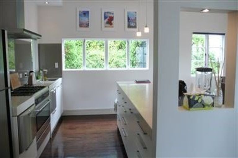 Photo of property in 1/5 Milton Road, Northcote Point, Auckland, 0627