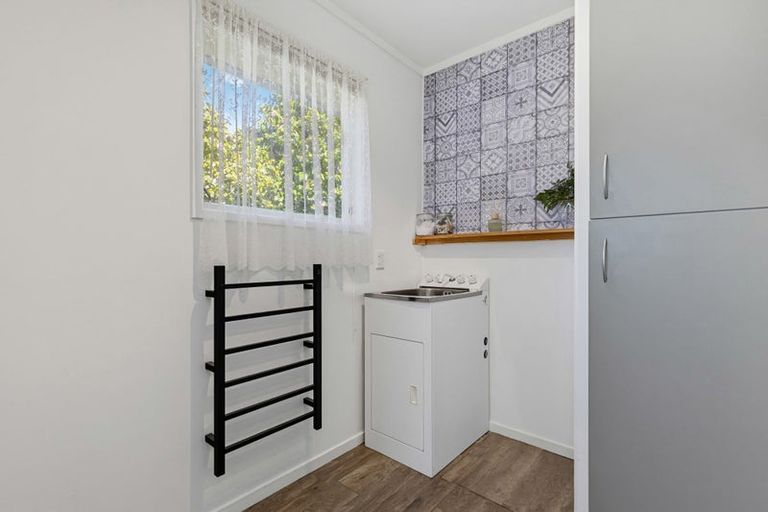 Photo of property in 38 Sunvue Road, Glen Eden, Auckland, 0602
