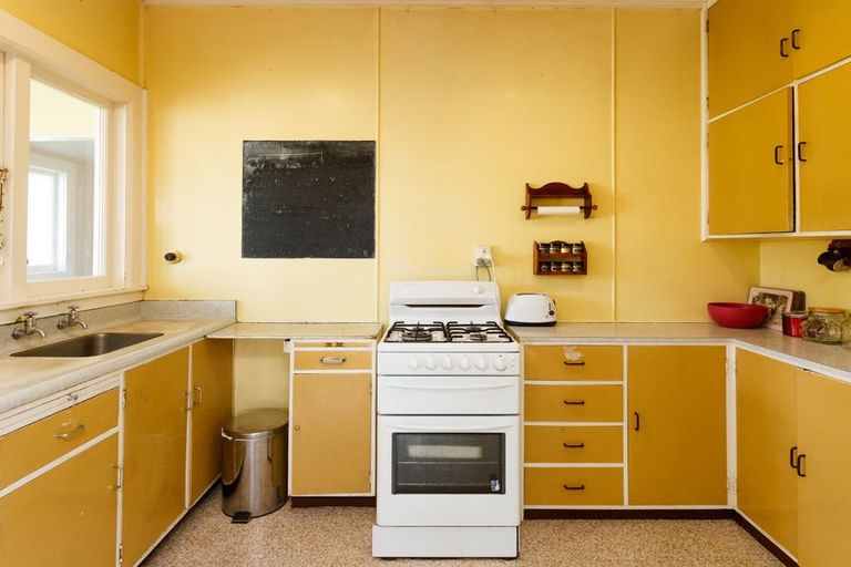 Photo of property in 11 Miro Street, Takaro, Palmerston North, 4410