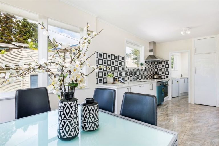 Photo of property in 2 Taioma Crescent, Te Atatu Peninsula, Auckland, 0610