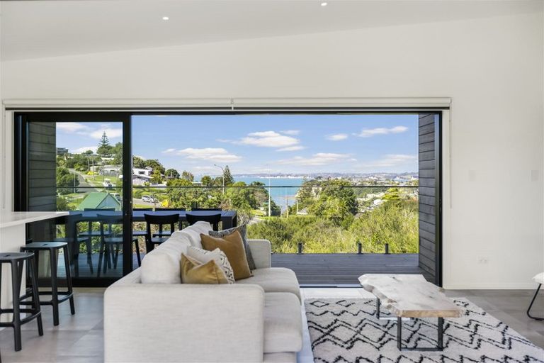 Photo of property in 1117a Whangaparaoa Road, Matakatia, Whangaparaoa, 0930