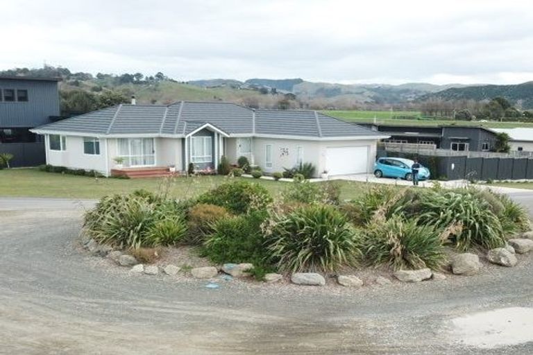 Photo of property in 140 North Shore Road, Eskdale, Napier, 4182