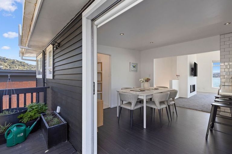 Photo of property in 277 Queens Drive, Lyall Bay, Wellington, 6022