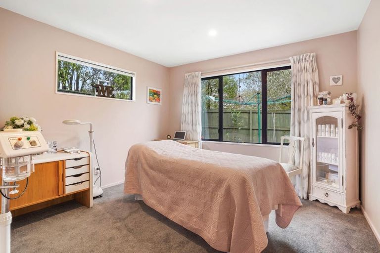 Photo of property in 2 Chaloner Lane, Westmorland, Christchurch, 8025