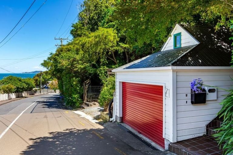 Photo of property in 21 Ferry Road, Days Bay, Lower Hutt, 5013