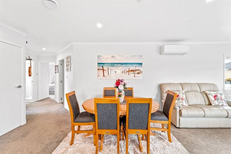 Photo of property in 1 Waitaha Close, Orewa, 0931