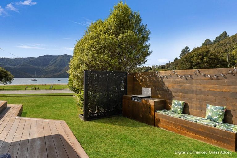 Photo of property in 1992 Queen Charlotte Drive, Momorangi Bay, Picton, 7281