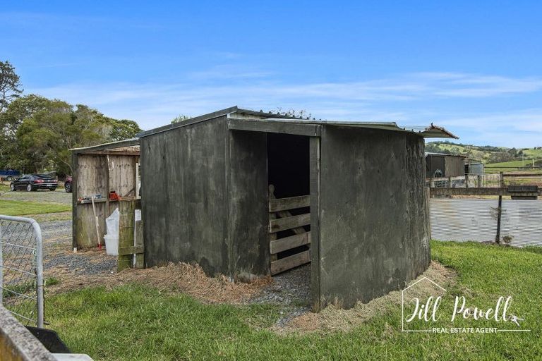 Photo of property in 32 Franklin Road, Paparoa, 0571